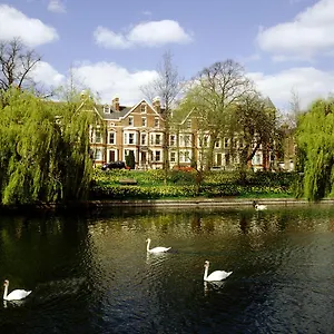 Arundel House מלון