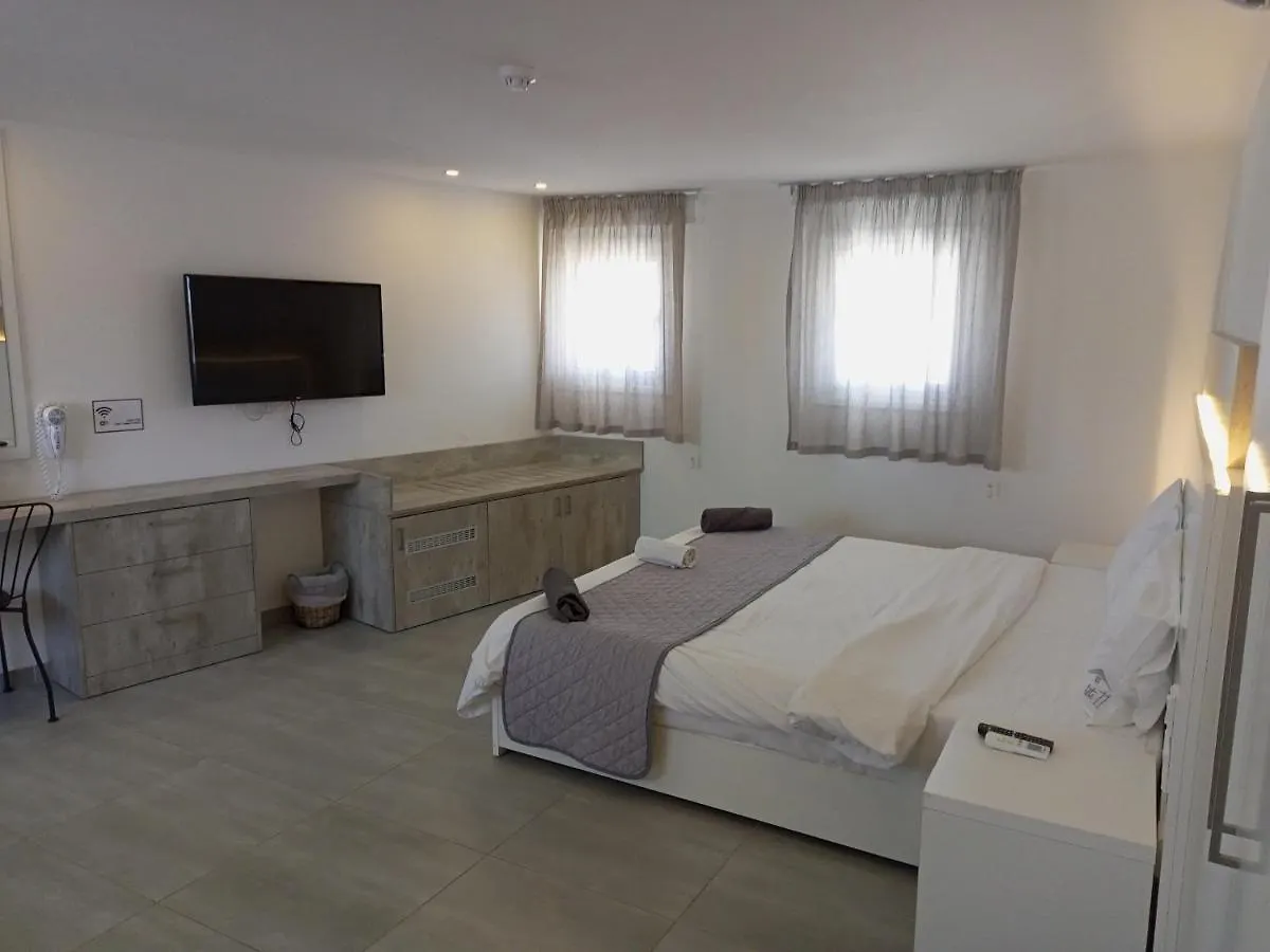 White 11 Aparthotel Larnaca
