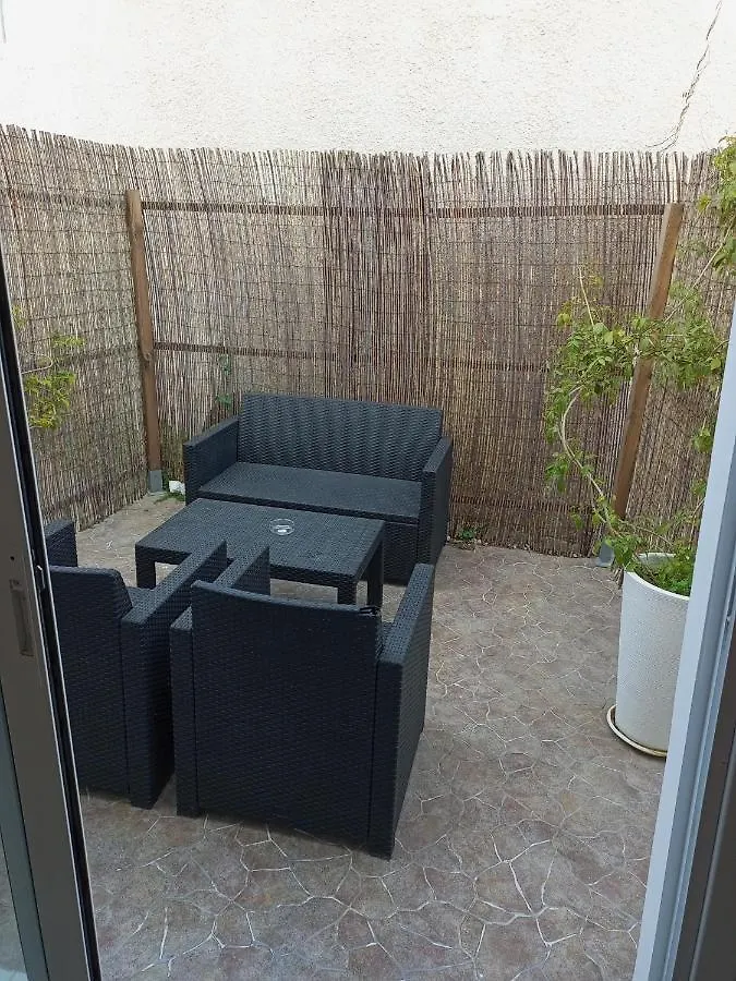 White 11 Aparthotel Larnaca 3*,
